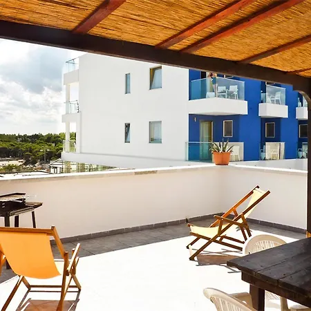 Apartment With View M206 *